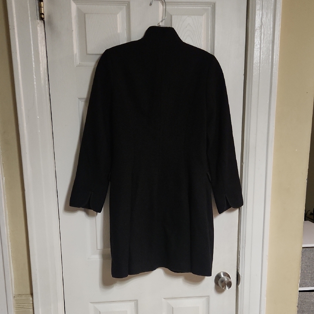 Timeless Black Trench Coat with Sleek Silhouette - Picture 3 of 3